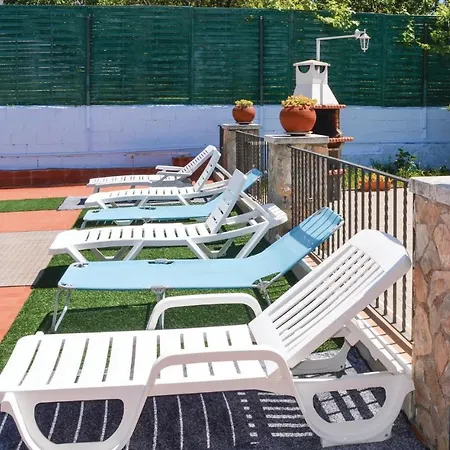 Three-bedroom Holiday In Будинок відпочинку *
