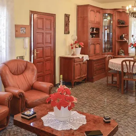 Three-bedroom Holiday In Hébergement de vacances Lloret de Mar